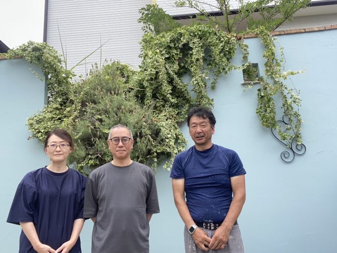 爽やかなホワイトブルーにレモン色でワンポイント・・塀にパステルグリーン　神戸市北区　T様邸