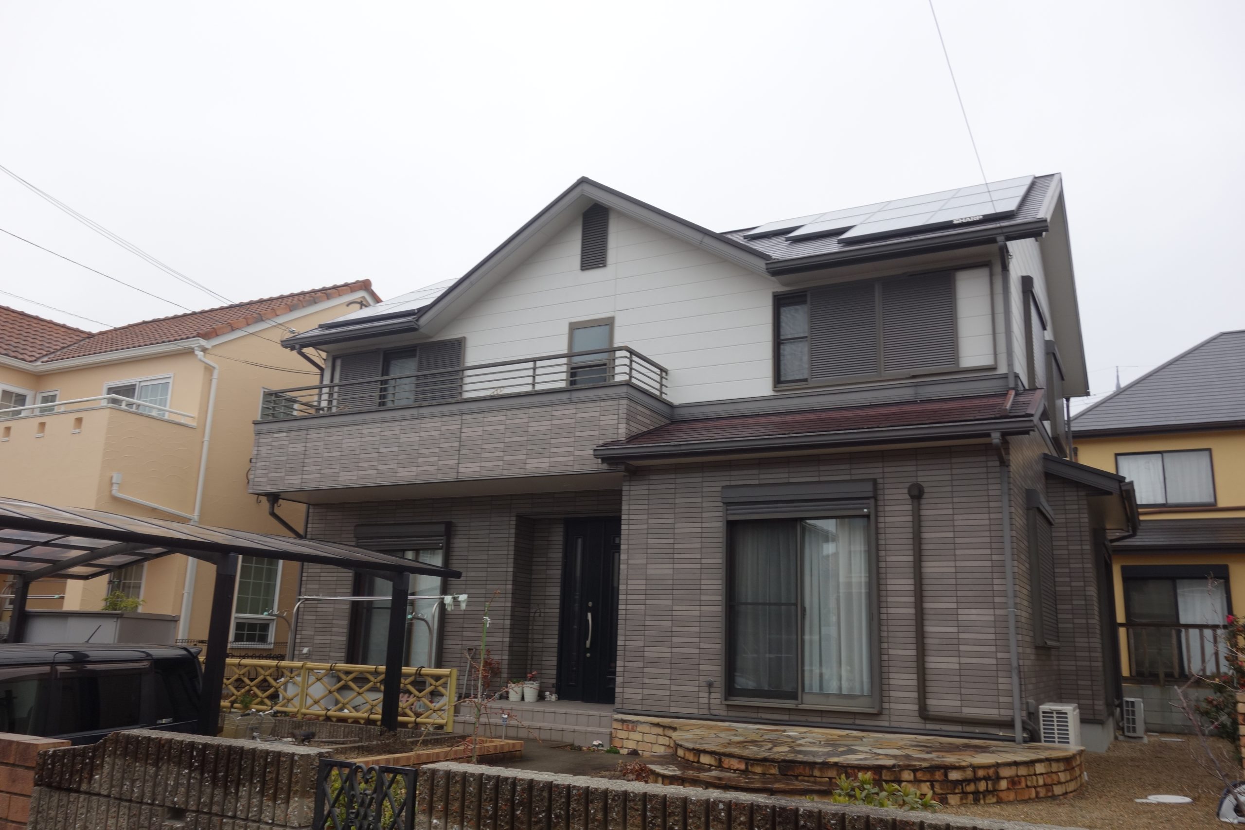 オンリーワンの外壁で明るくエレガントにワンポイントに茶色を　神戸市北区　O様