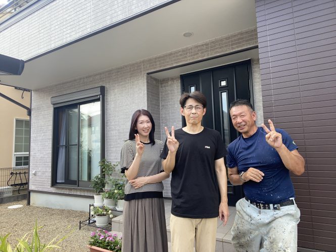 オンリーワンの外壁で明るくエレガントにワンポイントに茶色を　神戸市北区　O様